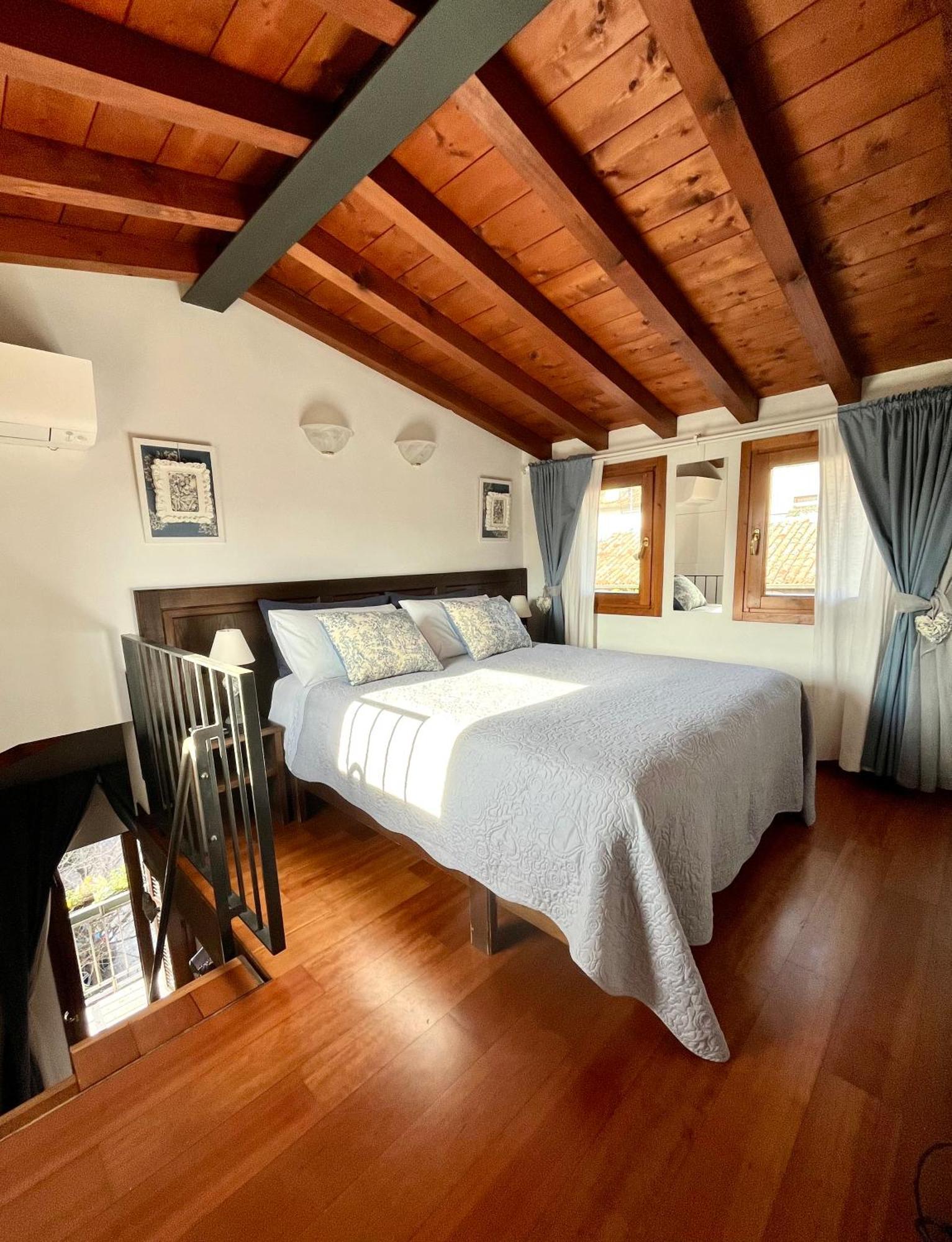 Porto Valentino Apartment Sirmione Eksteriør billede