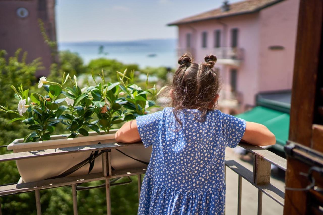 Porto Valentino Apartment Sirmione Eksteriør billede